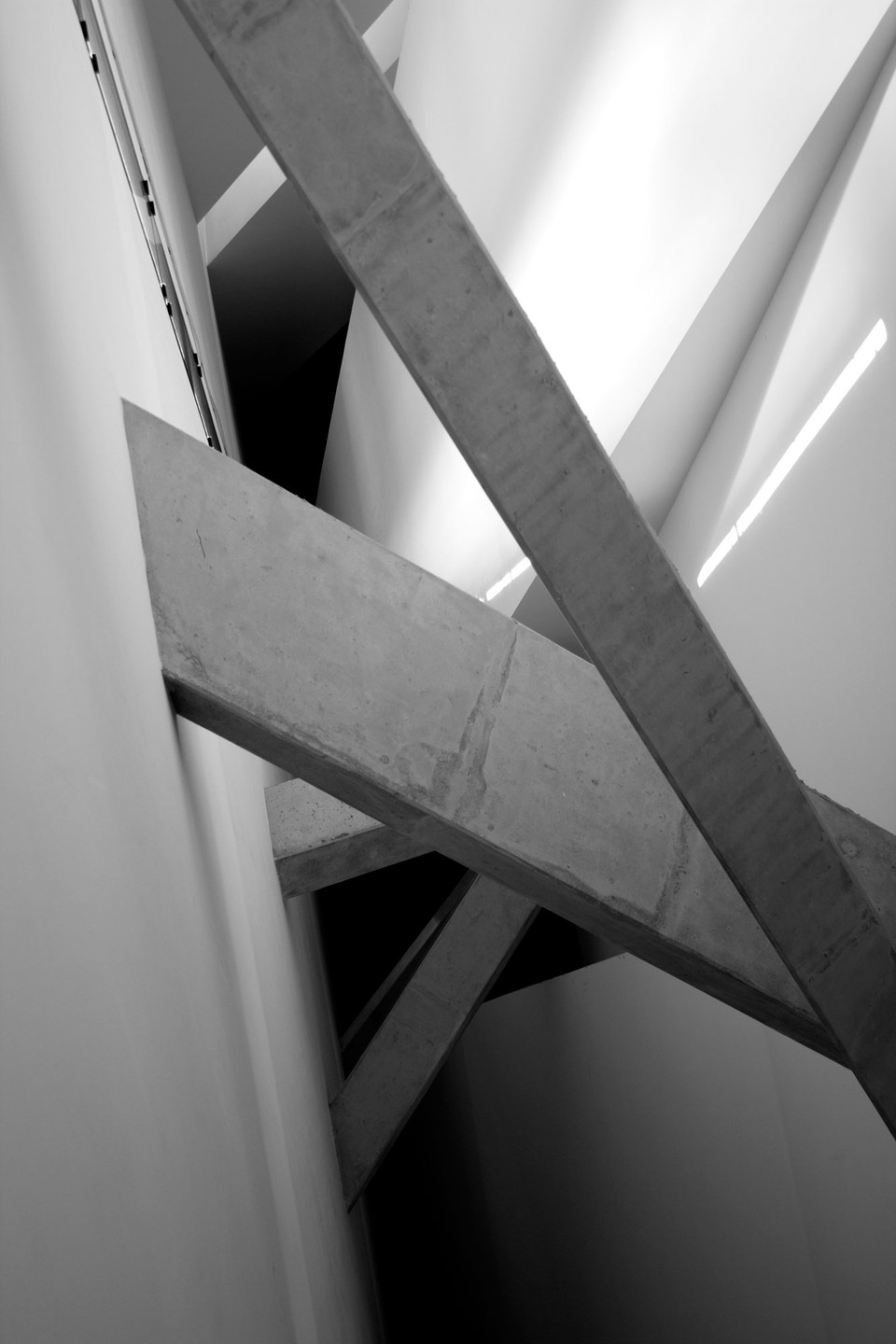 Black-and-white view of intersecting architectural beams